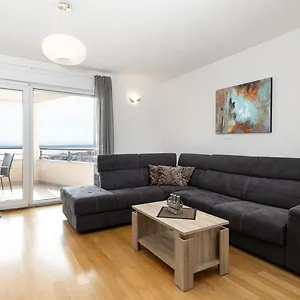 Apartment Villa San Antonio Apartments By Aneo Travel, Crikvenica